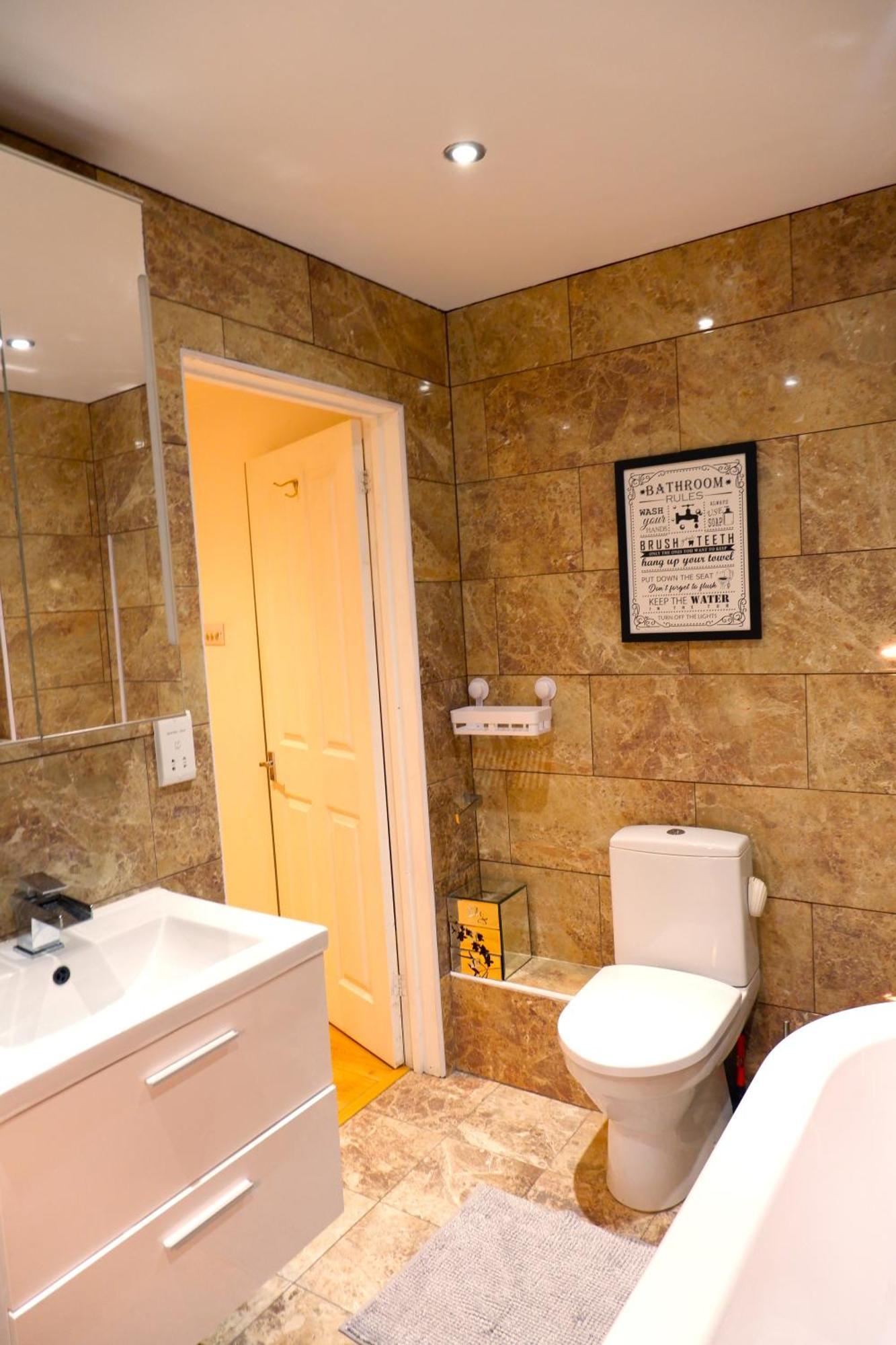 Dundridge Home - Morden Urban Living - Sleeps Up To 9 Guests & Private Parking For 2 Vehicles Bristol Eksteriør bilde