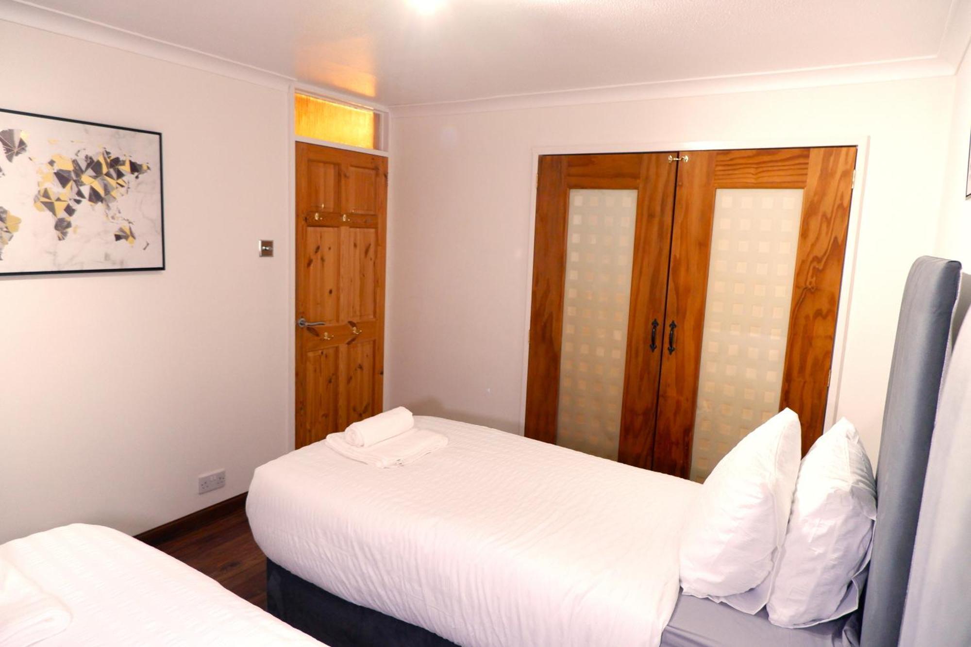 Dundridge Home - Morden Urban Living - Sleeps Up To 9 Guests & Private Parking For 2 Vehicles Bristol Eksteriør bilde