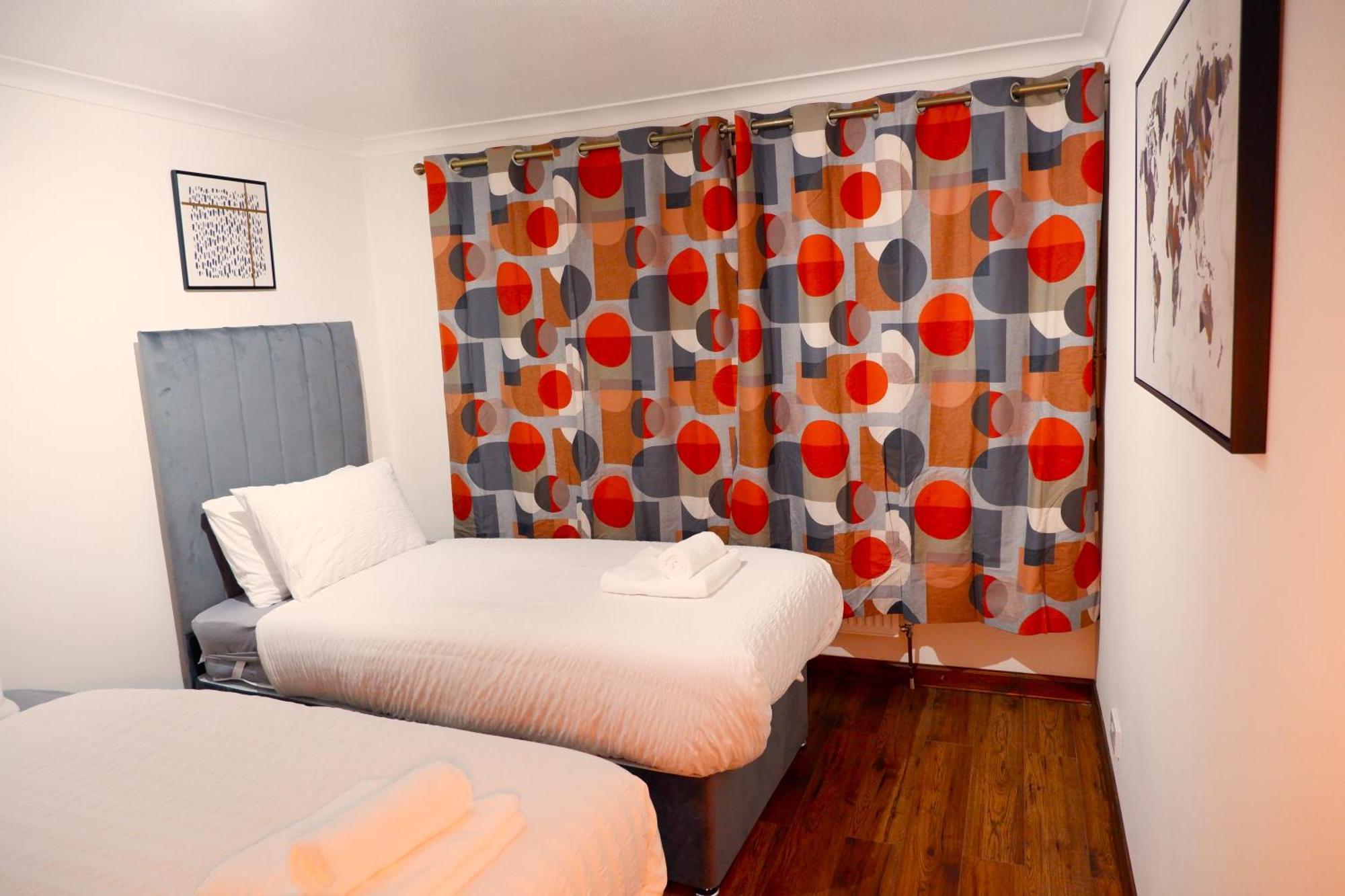 Dundridge Home - Morden Urban Living - Sleeps Up To 9 Guests & Private Parking For 2 Vehicles Bristol Eksteriør bilde