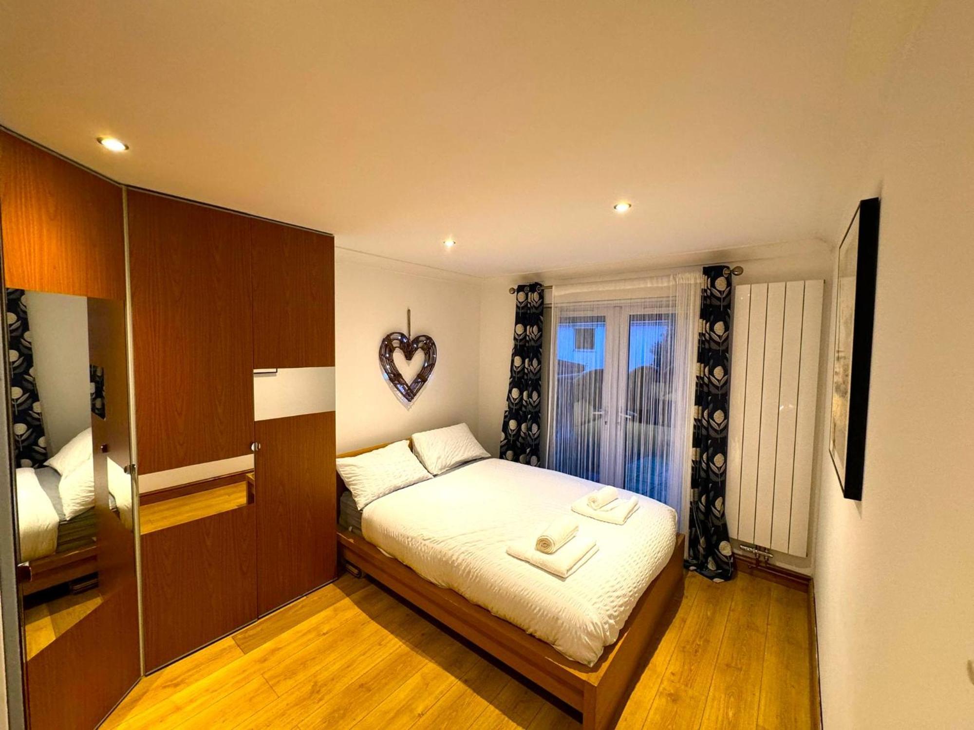 Dundridge Home - Morden Urban Living - Sleeps Up To 9 Guests & Private Parking For 2 Vehicles Bristol Eksteriør bilde